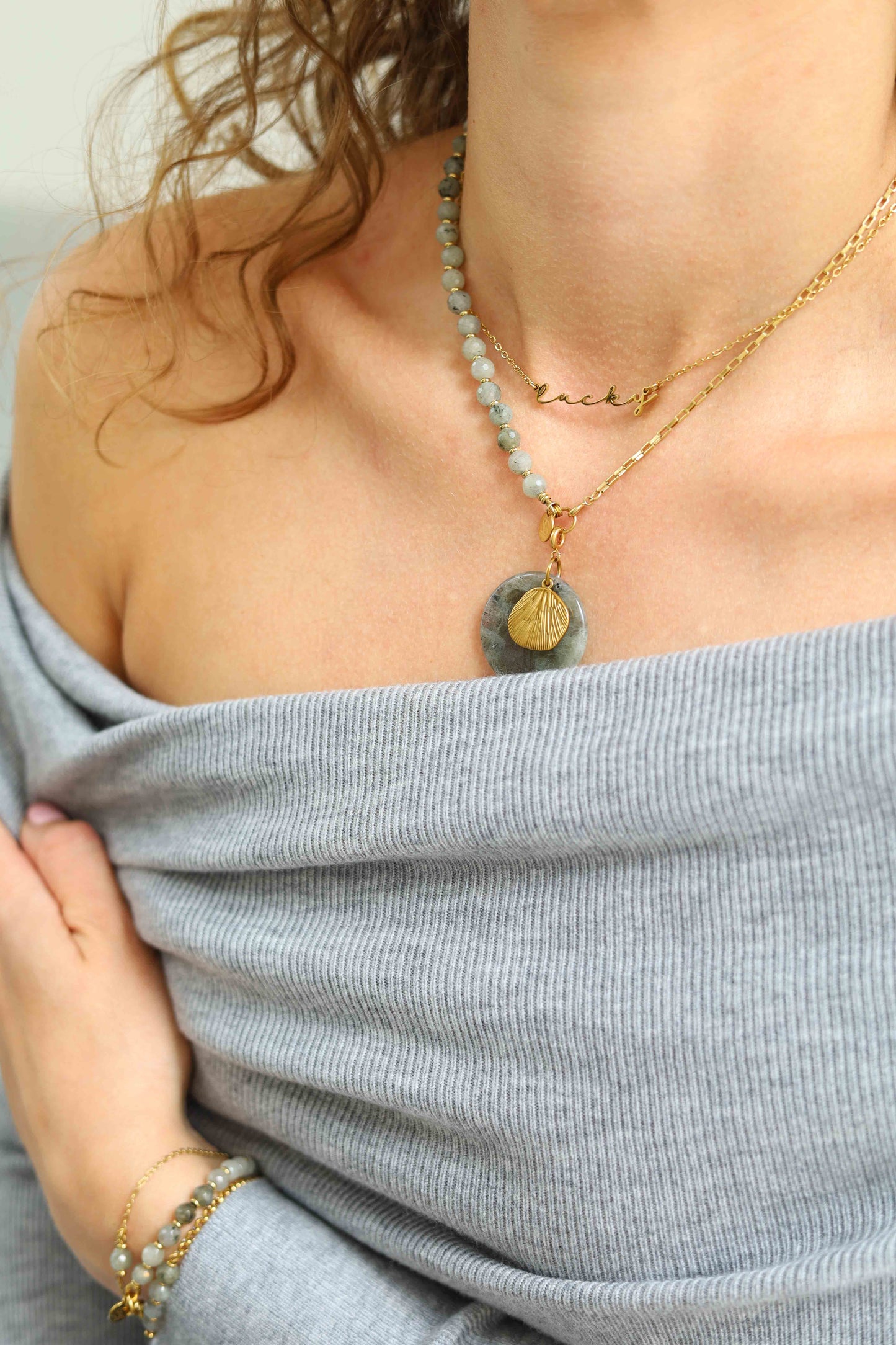 Pendant - shell gold