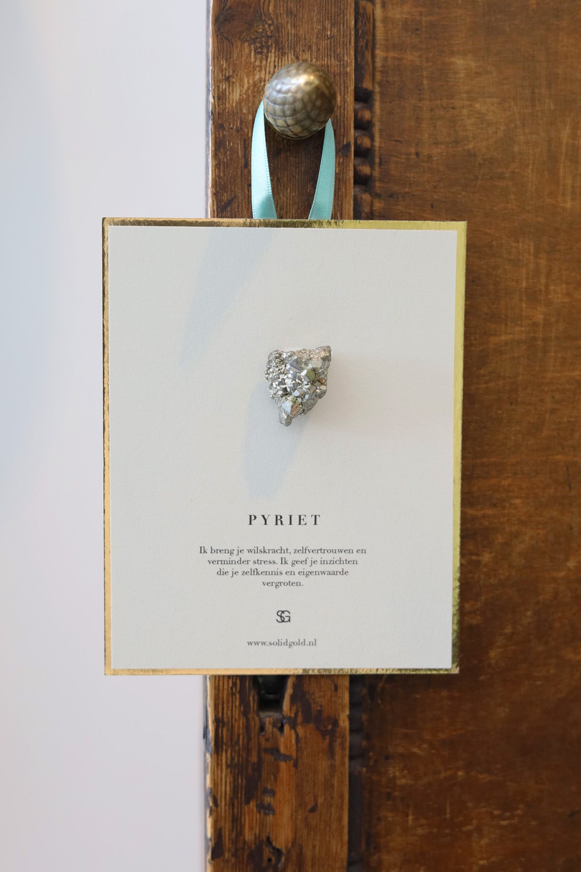 Kaart met edelsteen - pyriet