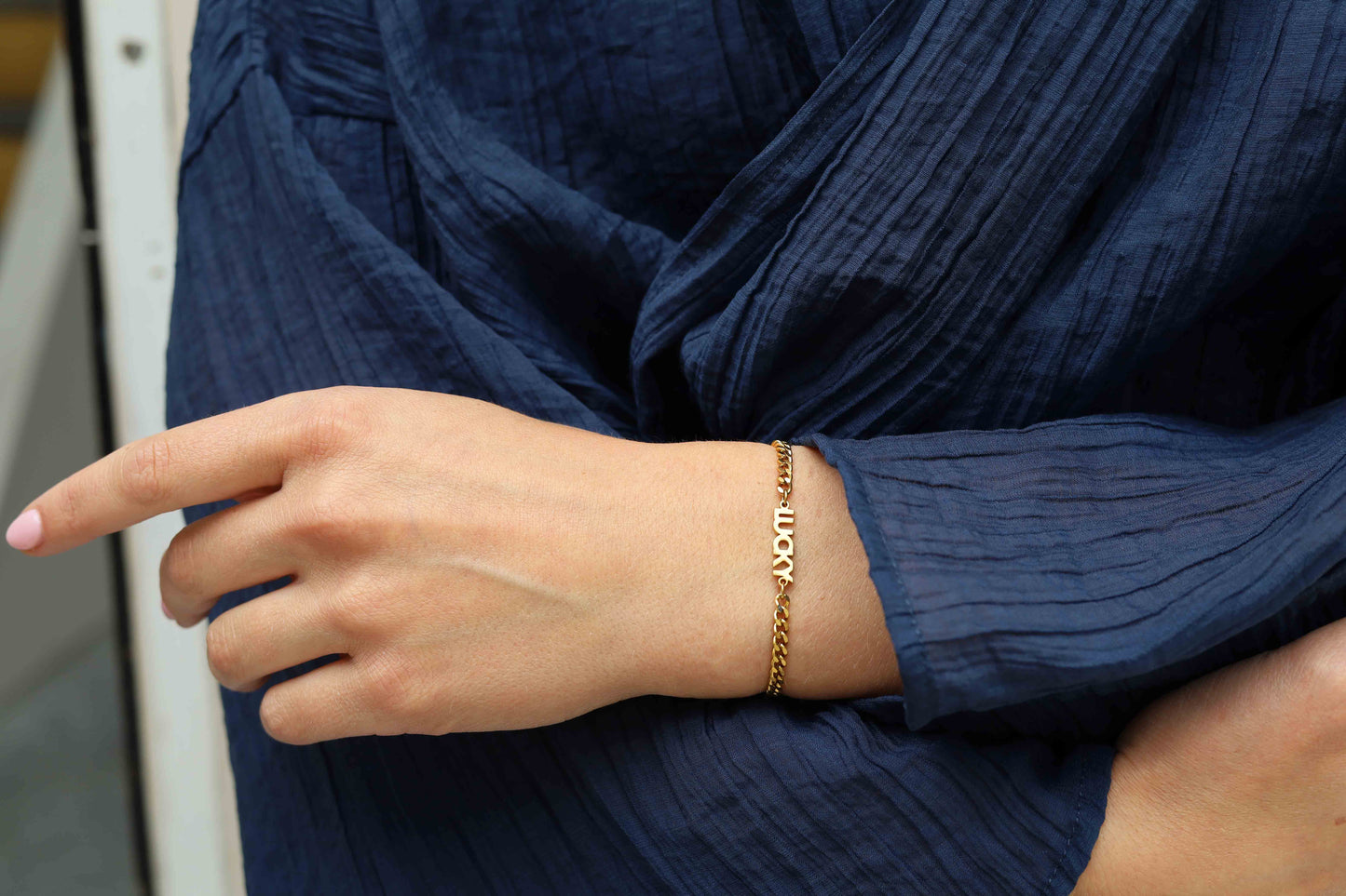 Armband met tekst (happy, lucky, magic)